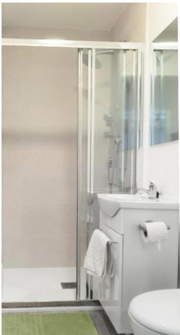 Coqueto Apartamento Nuevo En Pleno Centro De Algeciras Bb Bagian luar foto